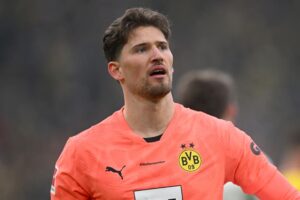 Gregor-Kobel-of-Borussia-Dortmund-is-attracting-interest-from-Chelsea-and-Man-Utd (1)