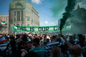 0_Celtic-Fans-in-Merchant-City