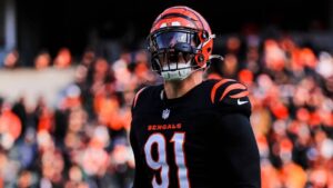 bears-blockbuster-trade-prediction-sends-trey-hendrickson-v0-tTKiZPlJVgvC8FSZL--3_97k09keRGER7WVDPSJzR9M