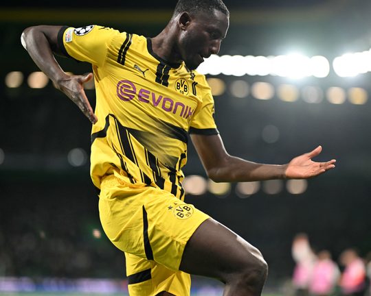 TOPSHOT-FBL-EUR-C1-SPORTING-DORTMUND
